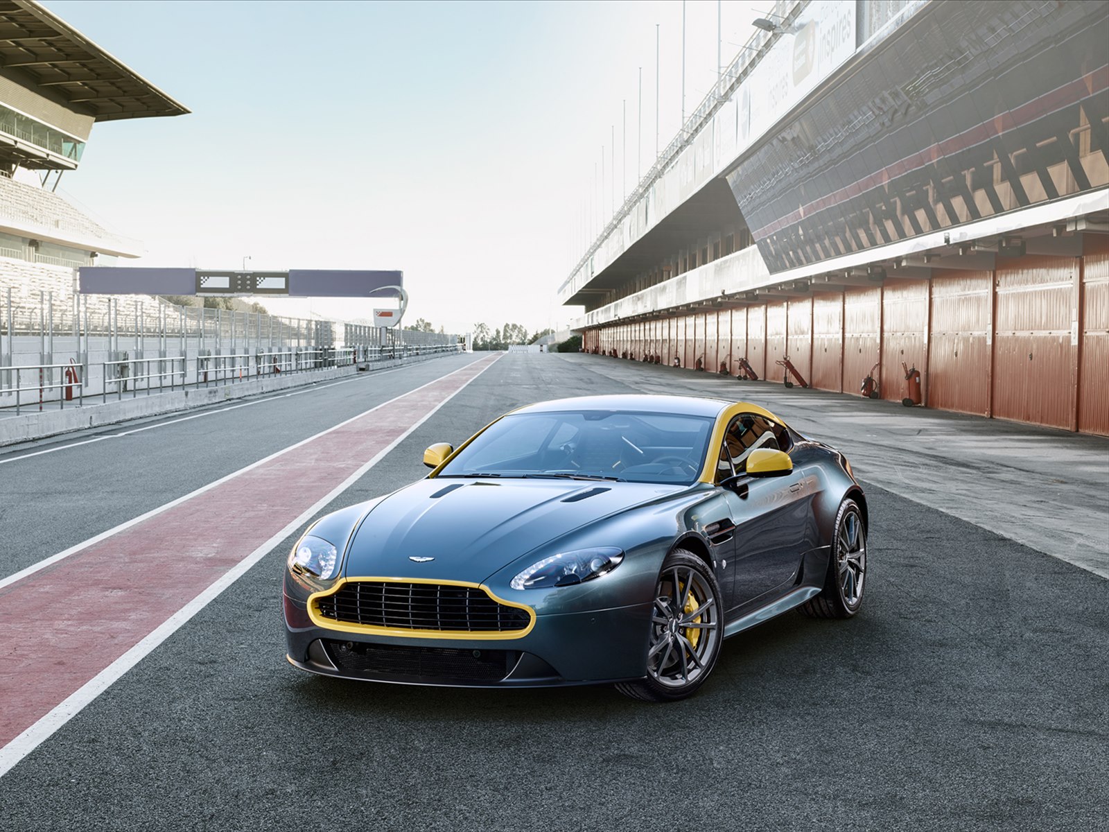 Aston Martin V8 Vantage N430 2015